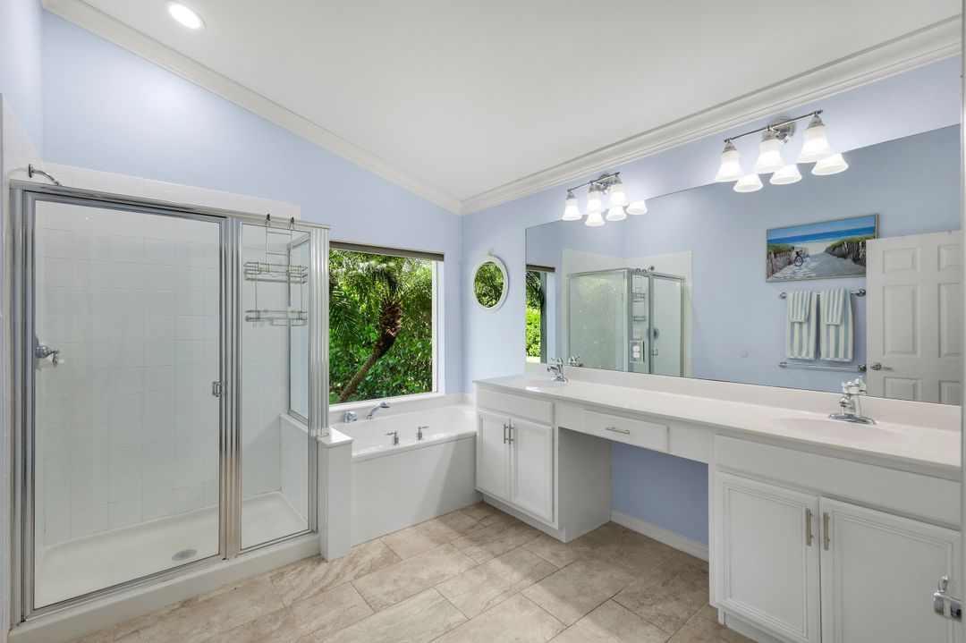 2095 Sagebrush Cir, Naples, FL 34120