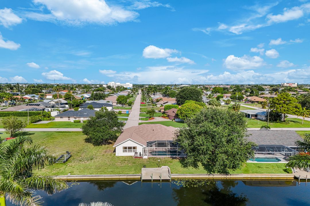 615 SE 19th Ct, Cape Coral, FL 33990