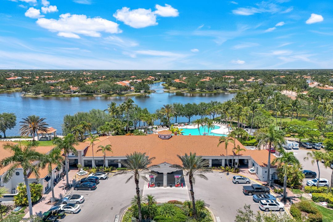 4362 Queen Elizabeth Way, Naples, FL 34119