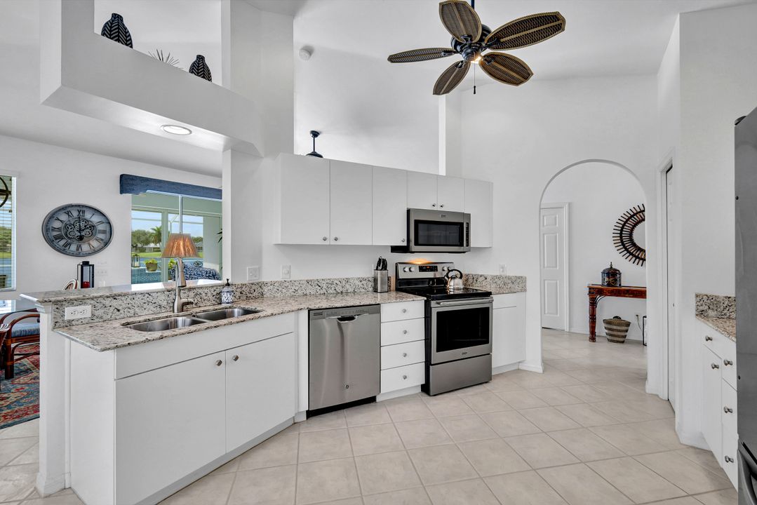 484 Crossfield Cir, Naples, FL 34104