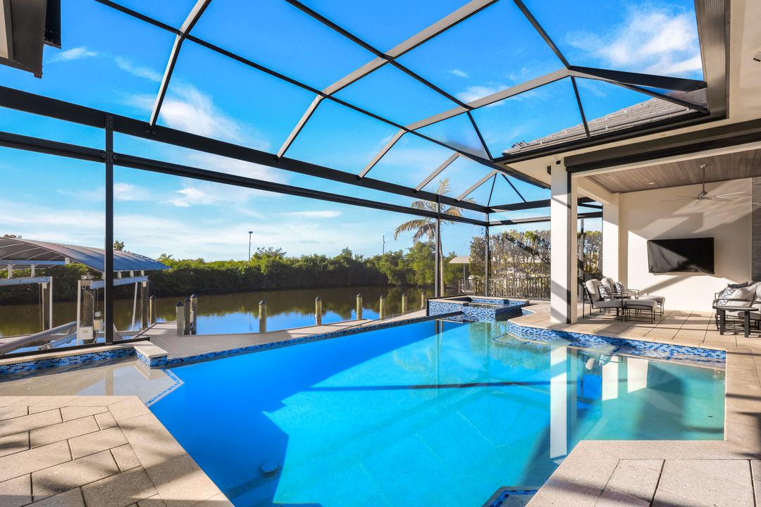 428 SW 39th Ave, Cape Coral, FL 33991