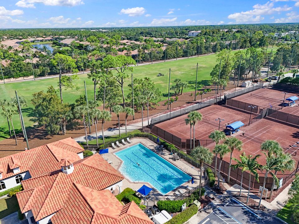 7319 Lantana Cir, Naples, FL 34119