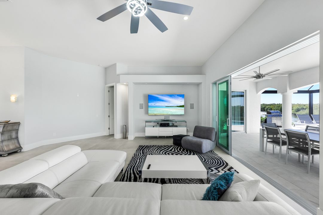 3624 Surfside Blvd, Cape Coral, FL 33914