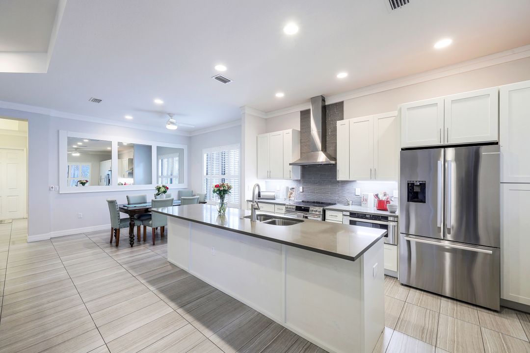 2777 Cinnamon Bay Cir, Naples, FL 34119