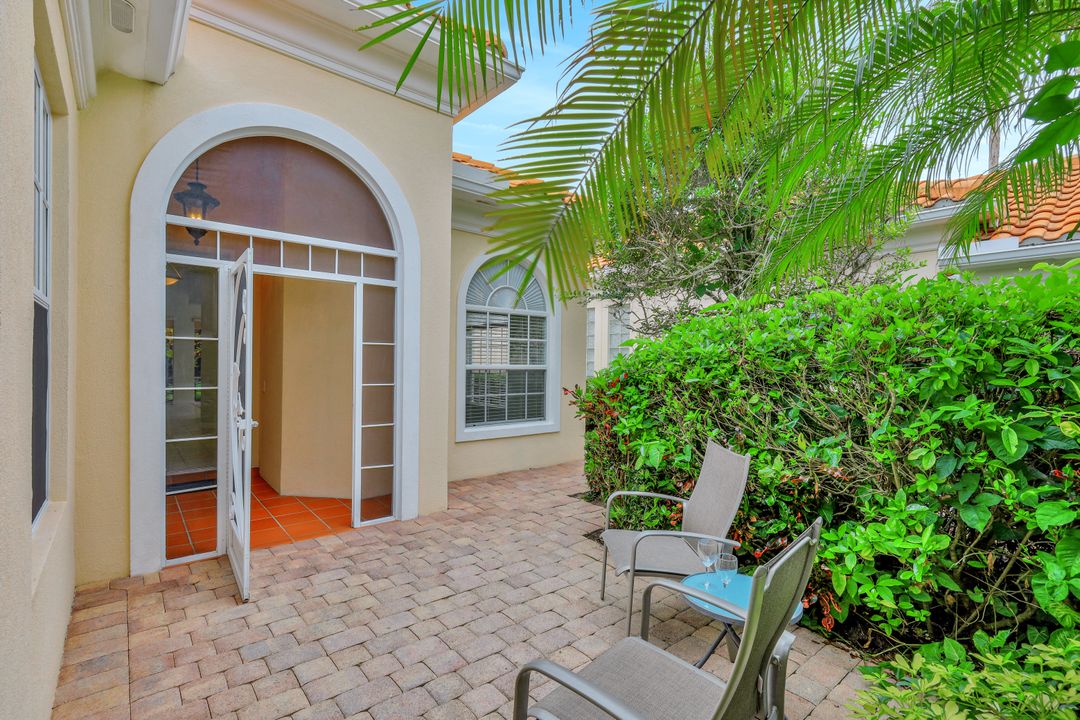 5930 Bermuda Ln, Naples, FL 34119