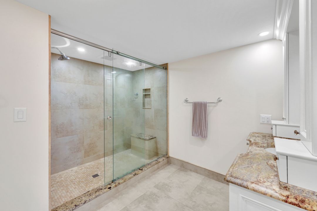 5601 Turtle Bay Dr #404, Naples, FL 34108