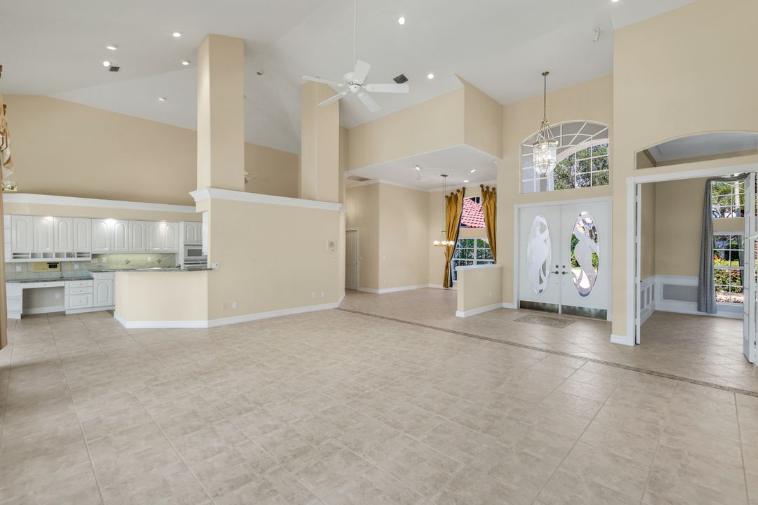 11201 Phoenix Way, Naples, FL 34119