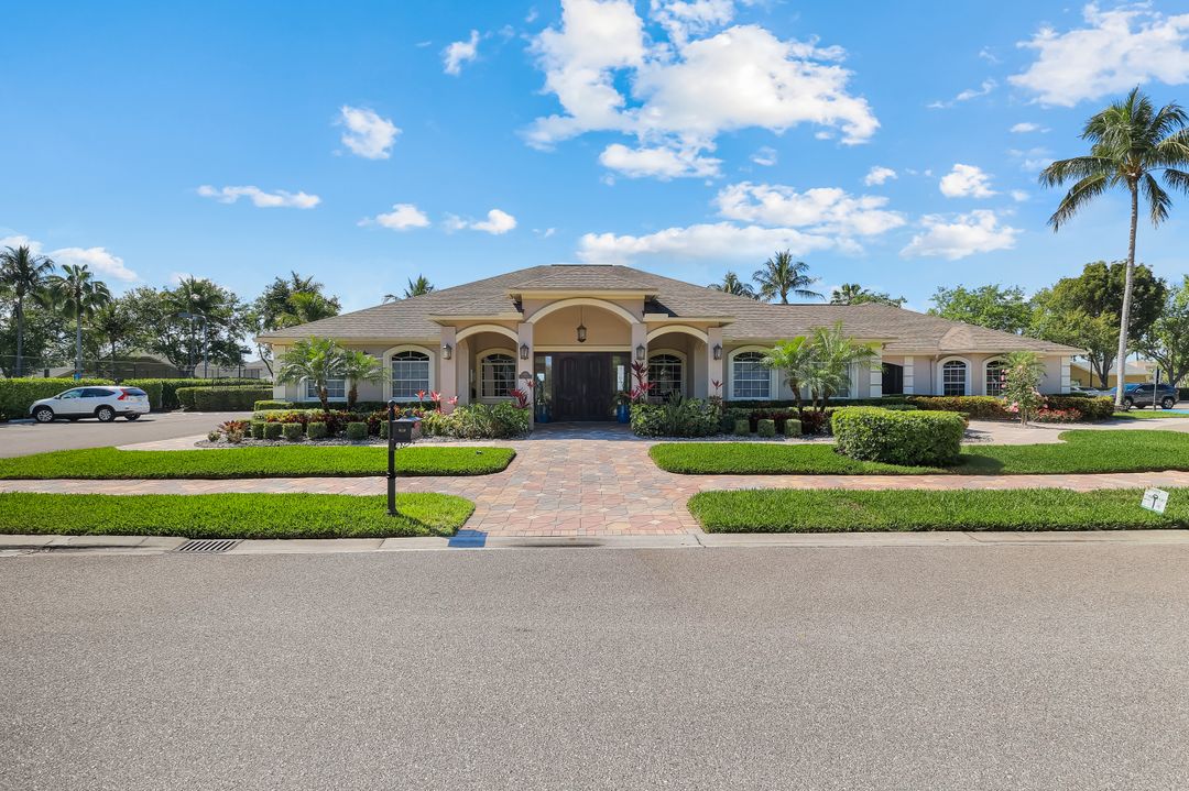 8616 Ibis Cove Cir, Naples, FL 34119
