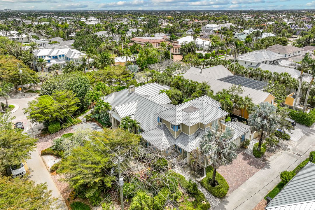 266 15th Ave S, Naples, FL 34102