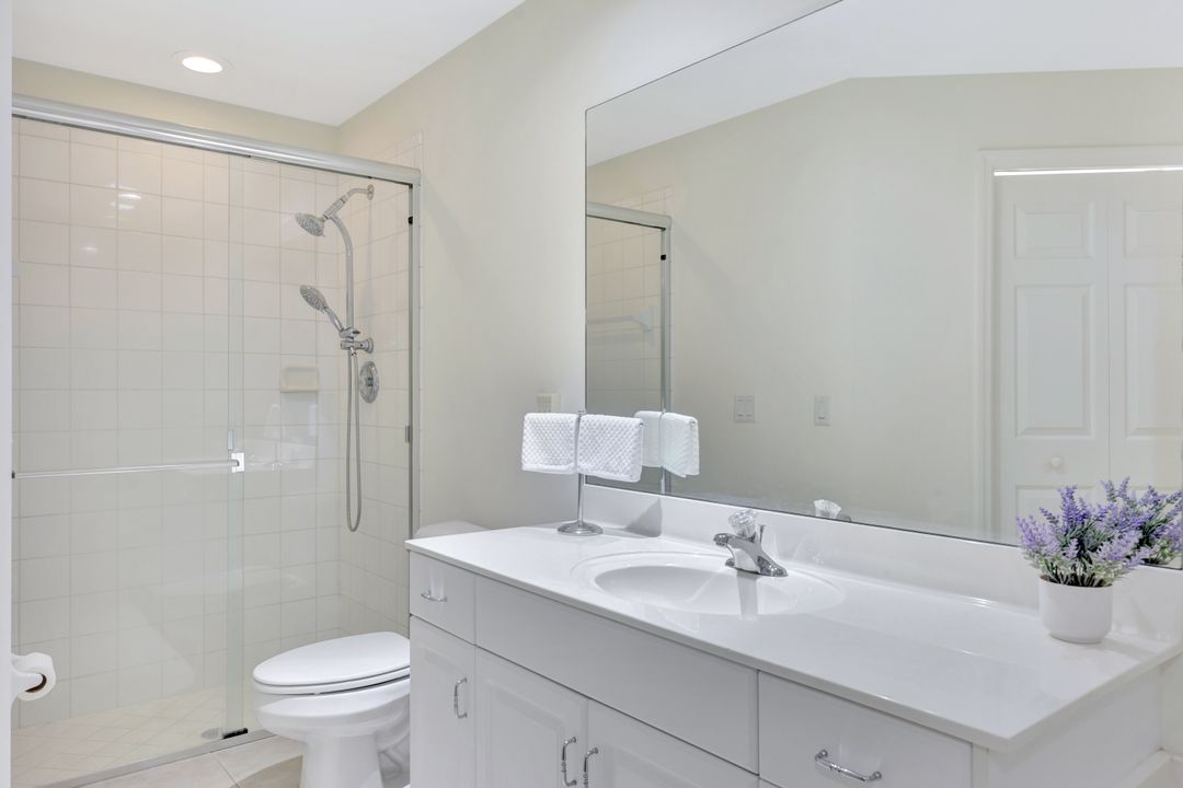 4910 Europa Dr, Naples, FL 34105