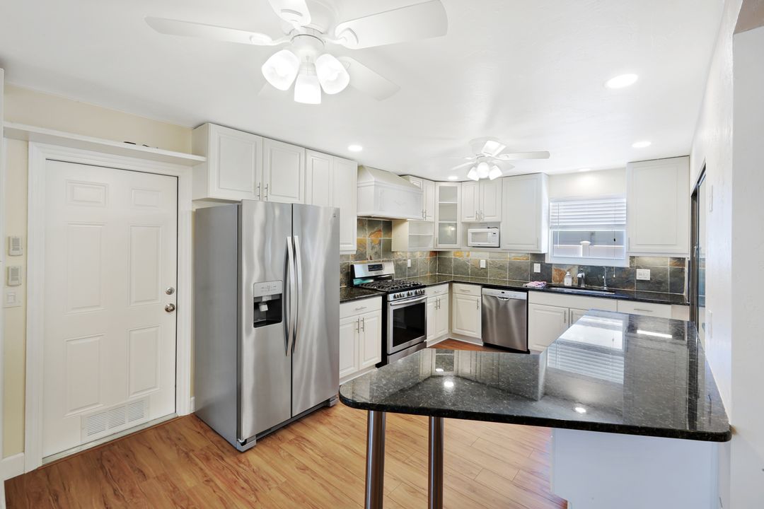 825 93rd Ave N, Naples, FL 34108