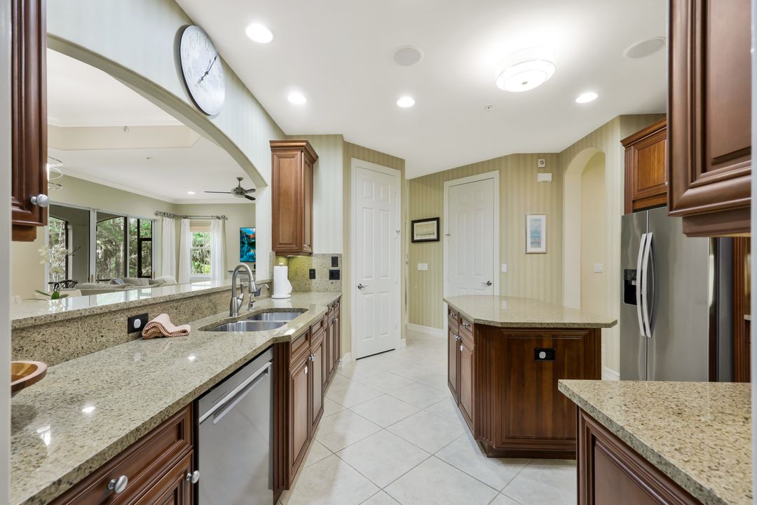 2809 Tiburon Blvd E #101, Naples, FL 34109