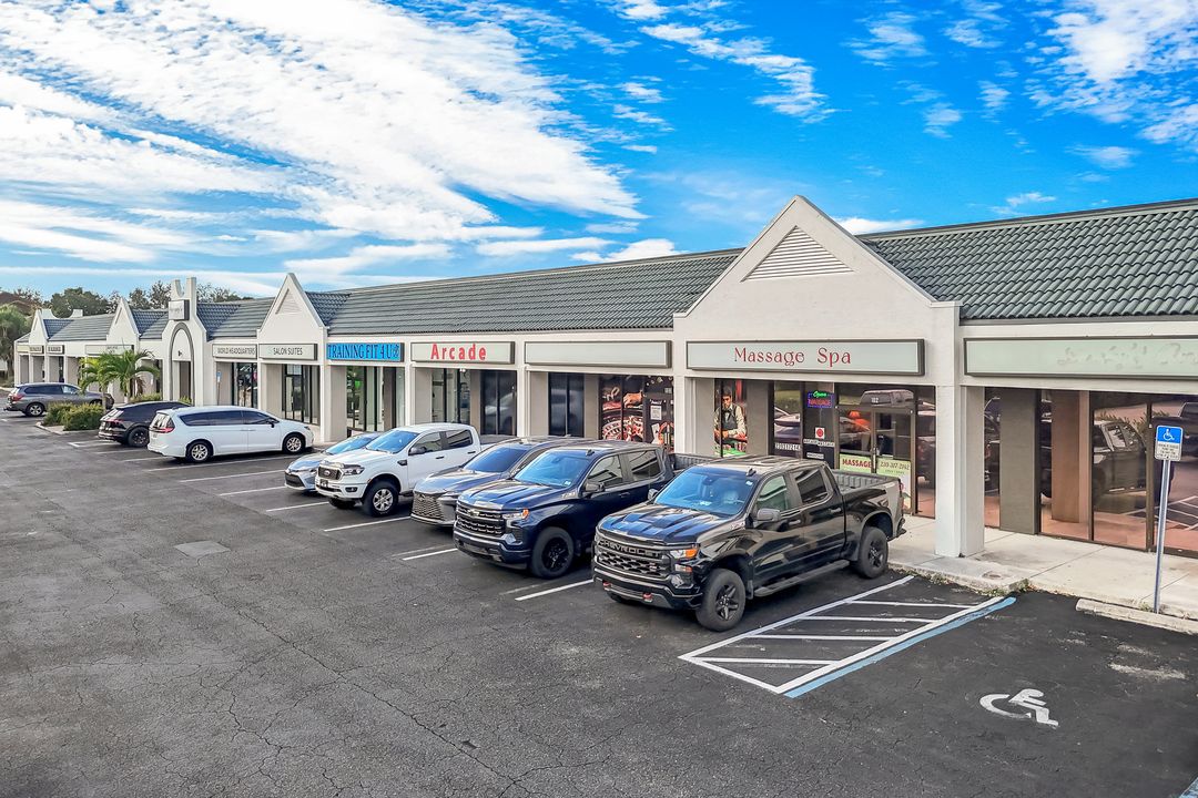 28441 S Tamiami Trl, Bonita Springs, FL 34134