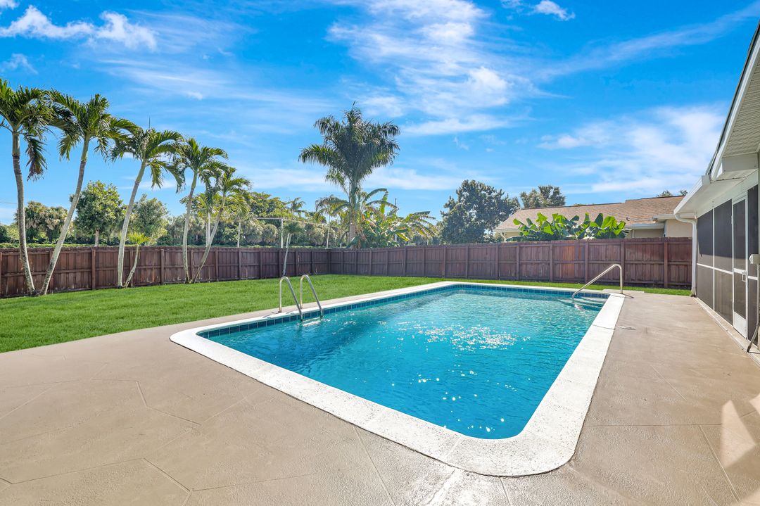 2840 14th St N, Naples, FL 34103