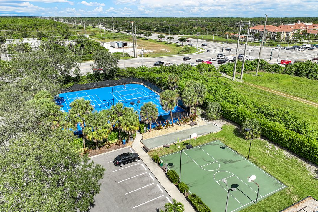 2520 Grove Isle Ct, Naples, FL 34109