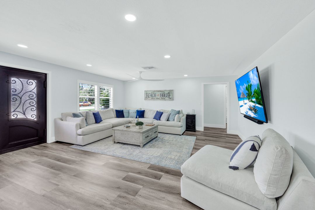 318 Castaways St, Marco Island, FL 34145