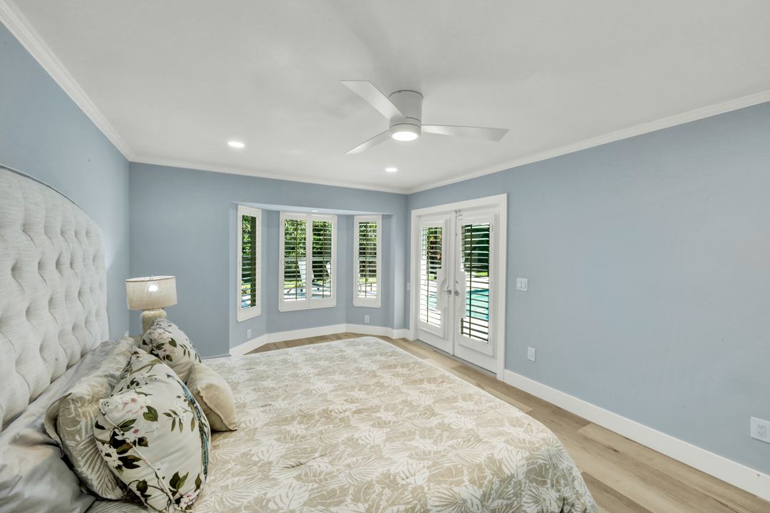 557 Parkwood Ln, Naples, FL 34103