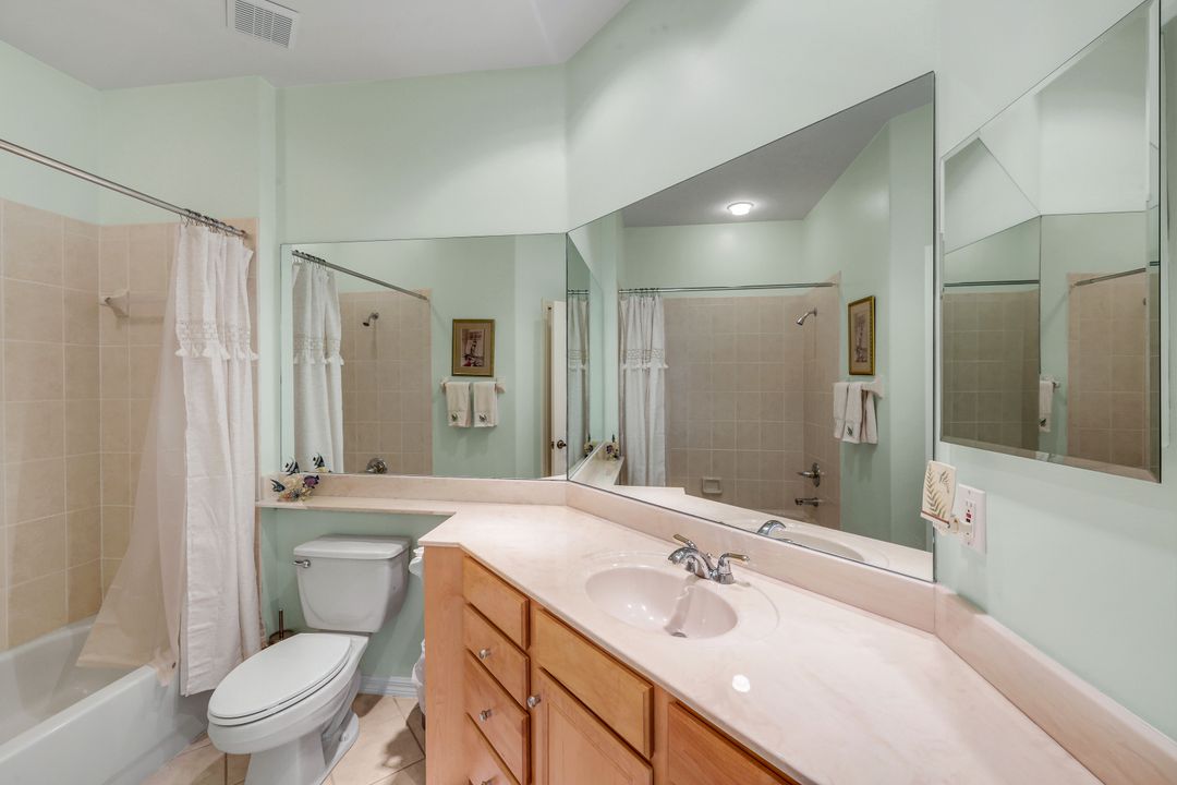 8470 Danbury Blvd #201, Naples, FL 34120