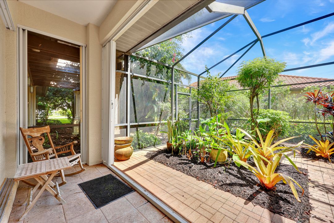 8840 Mariposa Ct, Naples, FL 34113