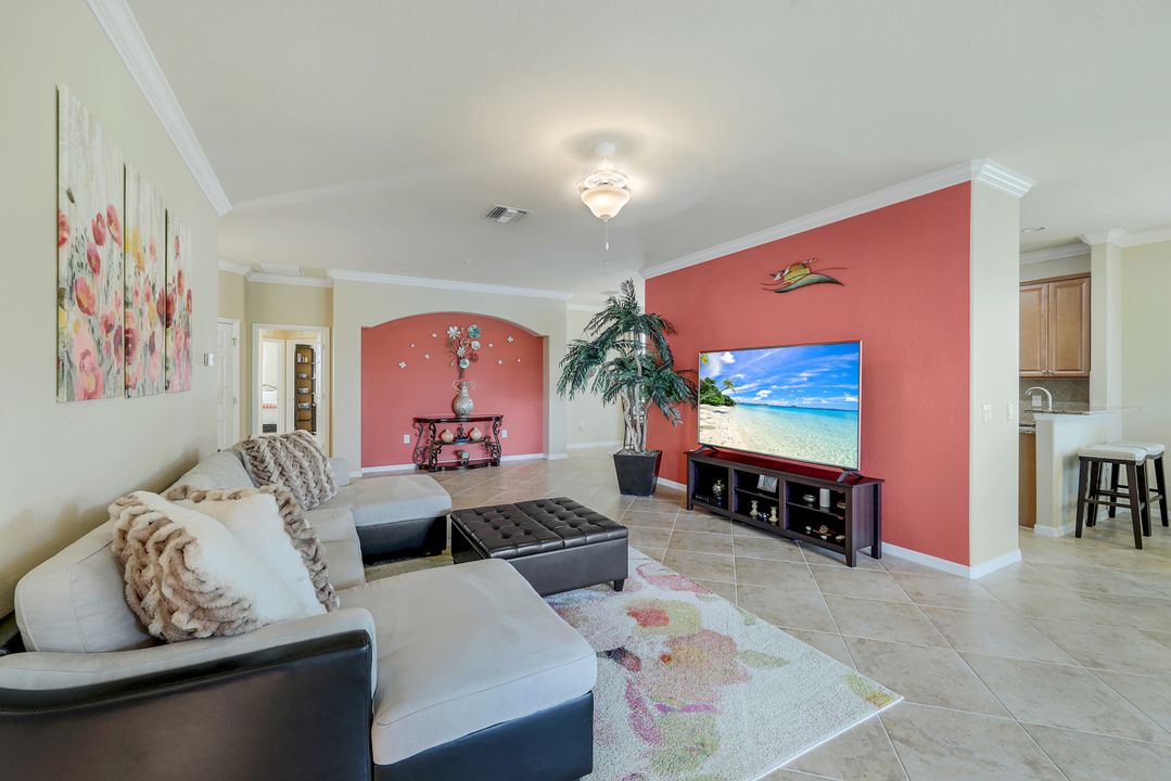 3153 Aviamar Cir #201, Naples, FL 34114