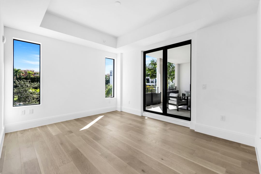 1130 3rd Ave S #211, Naples, FL 34102