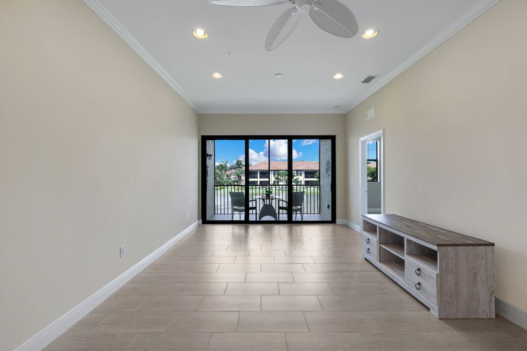 15114 Palmer Lake Cir #203, Naples, FL 34109