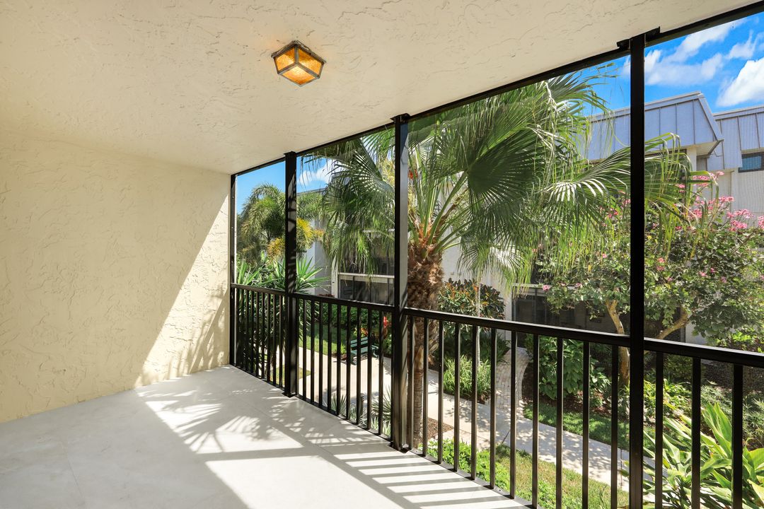 788 Park Shore Dr #E20, Naples, FL 34103