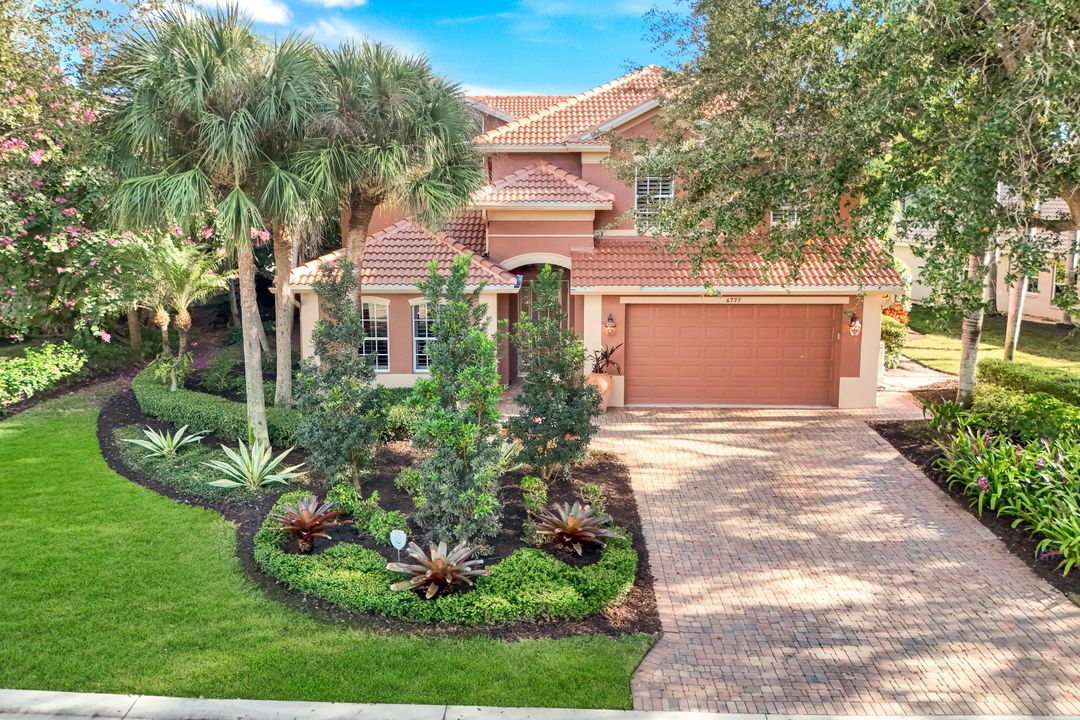 6777 Southern Oak Ct, Naples, FL 34109
