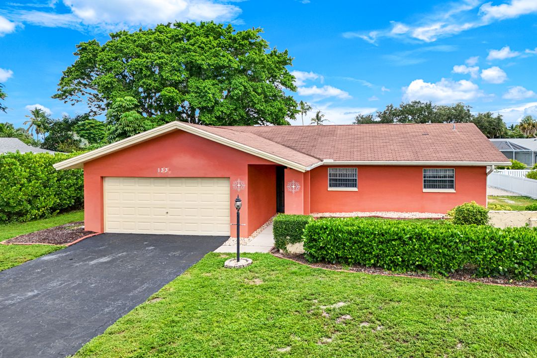 133 Briarcliff Ln, Naples, FL 34113