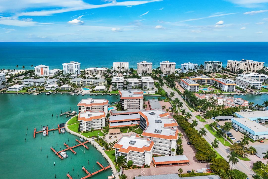 222 Harbour Dr #312, Naples, FL 34103