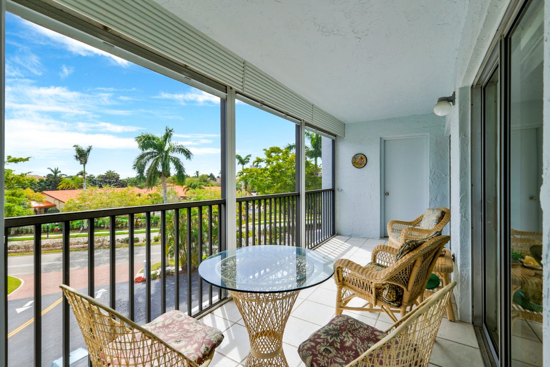 555 Park Shore Dr #412, Naples, FL 34103