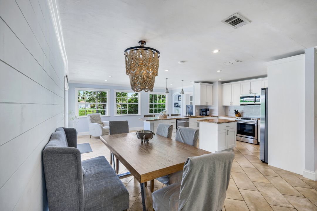 841 107th Ave N, Naples, FL 34108
