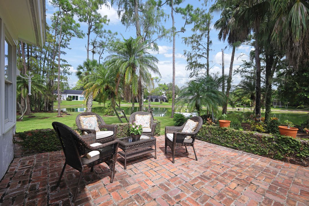861 Swallow Point, Naples, FL 34105