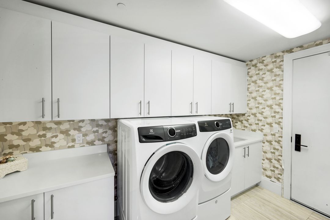 13665 Vanderbilt Dr #301, Naples, FL 34110