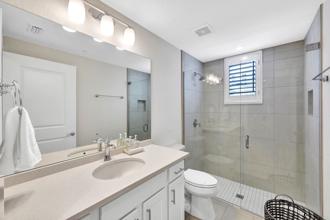 172 Indies Dr E #102, Naples, FL null