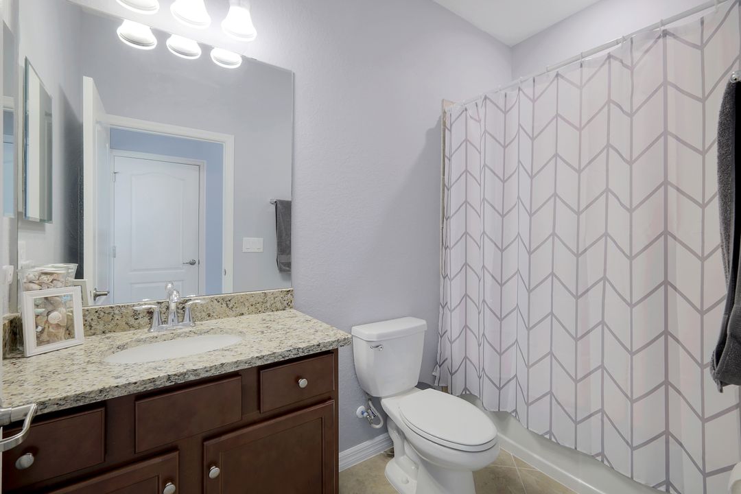 9386 Foxglove Ln, Naples, FL 34120