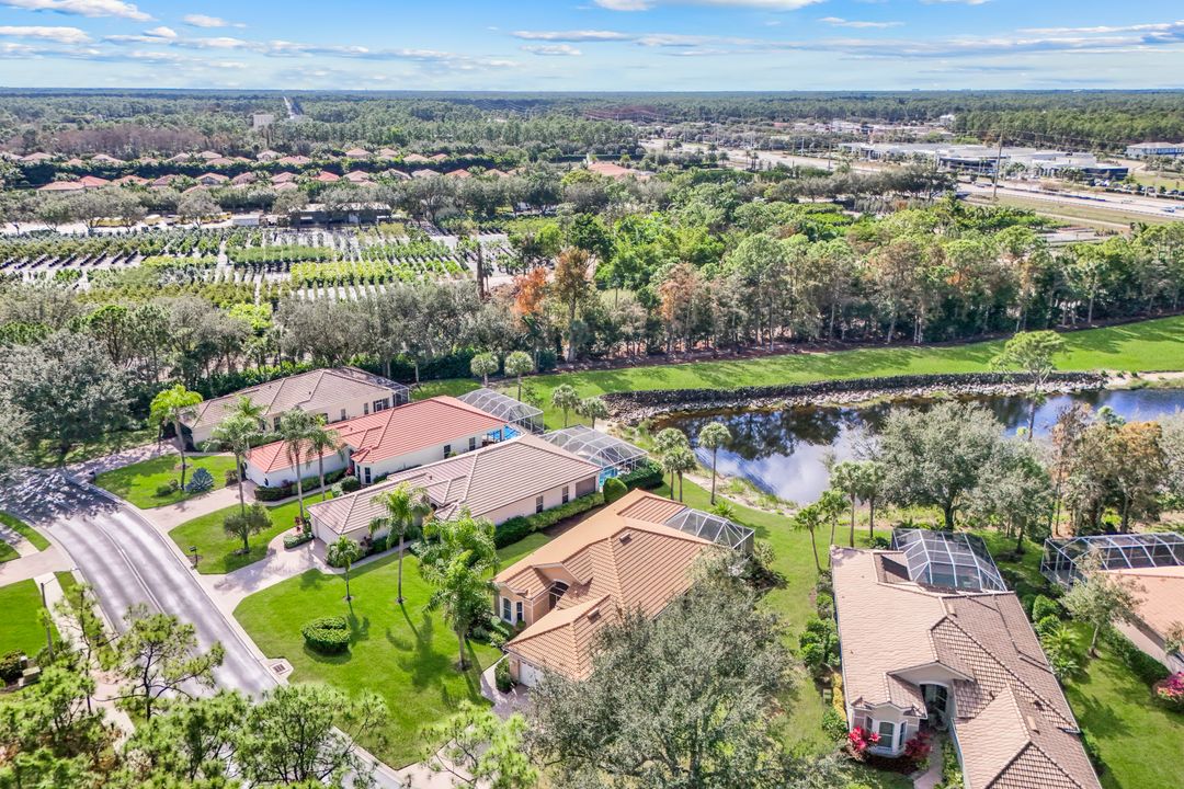 462 Preswick Ln, Naples, FL 34120