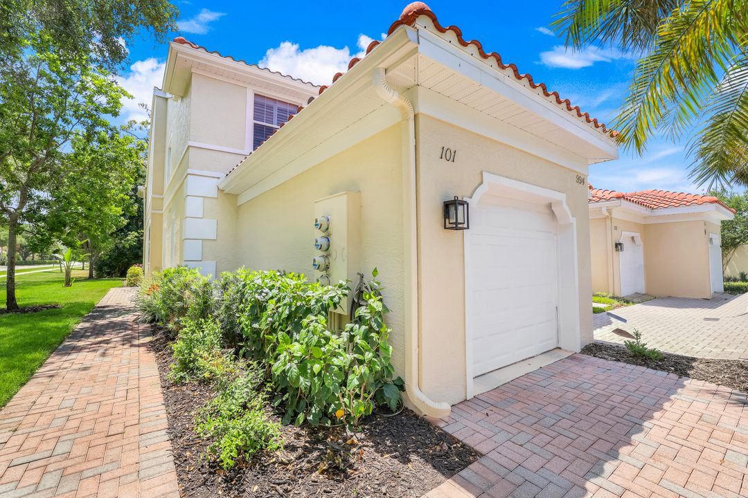 994 Eastham Way #101, Naples, FL 34104