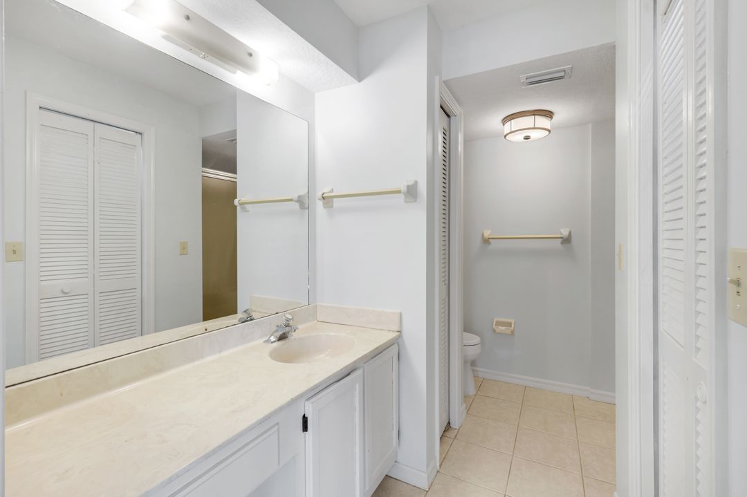 9850 Victoria Ln #205, Naples, FL 34109