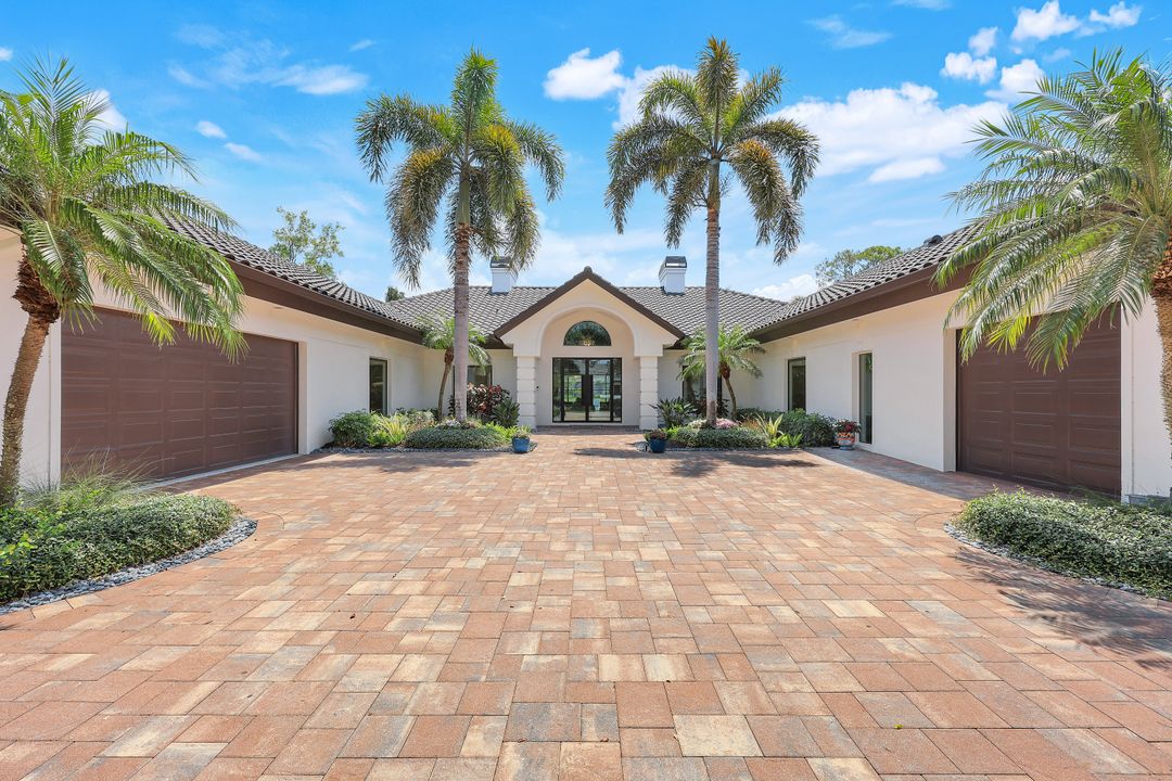 4701 Oak Leaf Dr, Naples, FL 34119