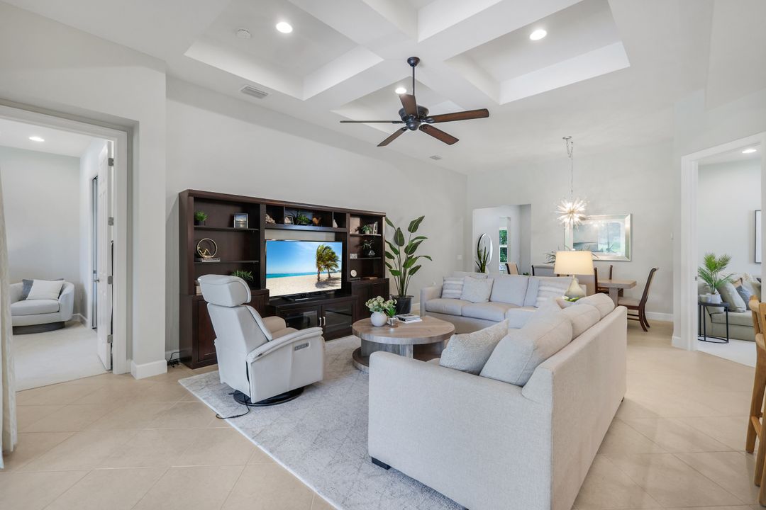 9263 Fieldstone Ln, Naples, FL 34120