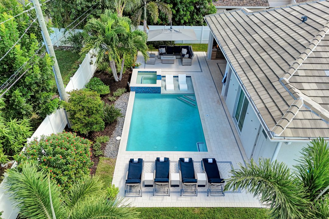 553 106th Ave N, Naples, FL 34108