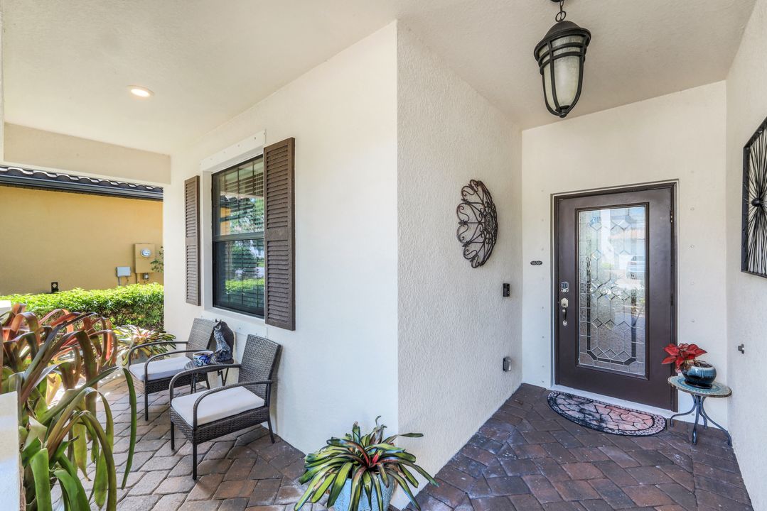 4244 Raffia Palm Cir, Naples, FL 34119