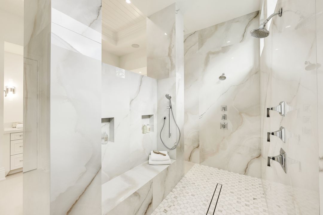 726 Riviera Dr, Naples, FL 34103