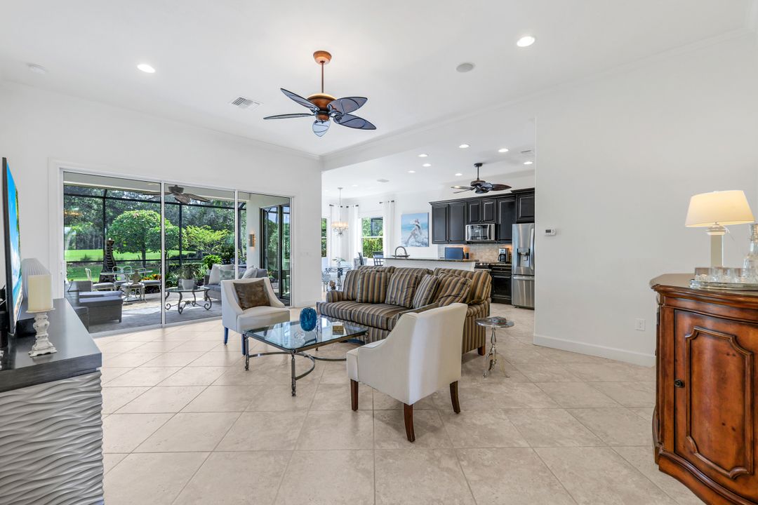 9090 Limestone Ln, Naples, FL 34120