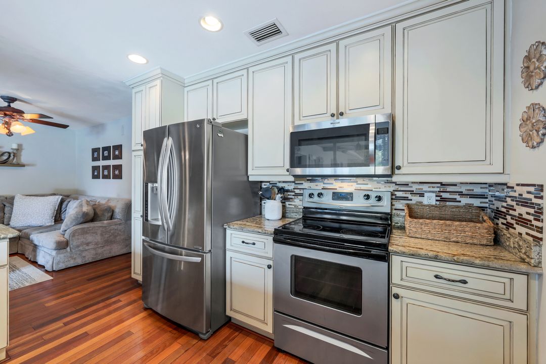 289 Burning Tree Dr, Naples, FL 34105