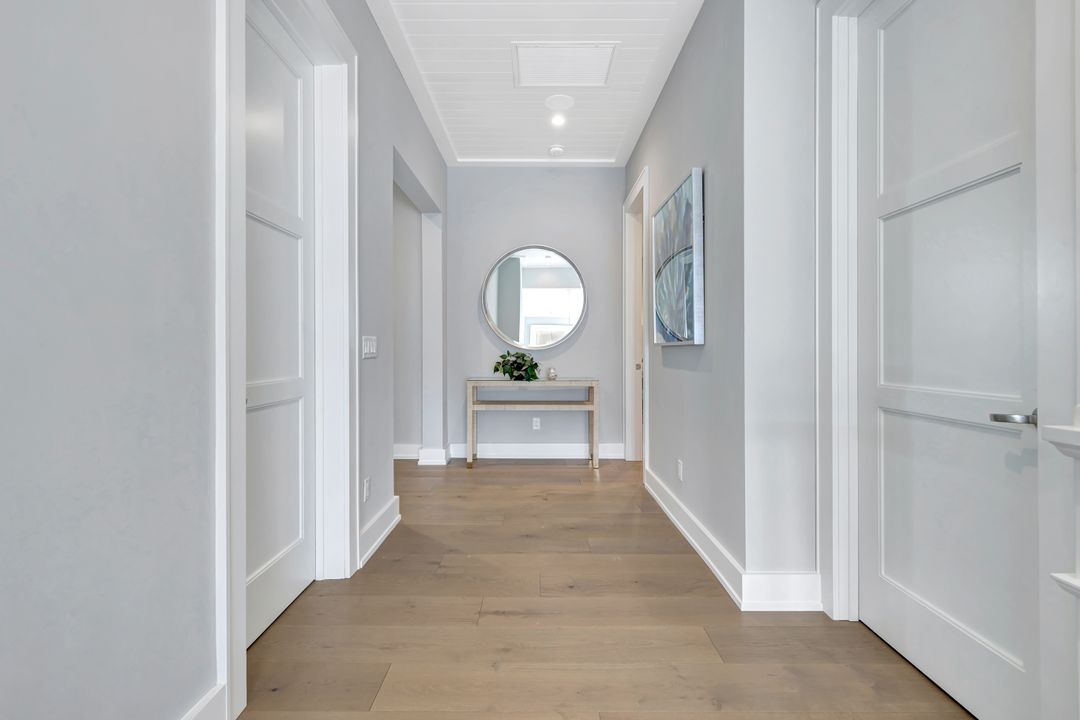 160 Broad Ave S, Naples, FL 34102