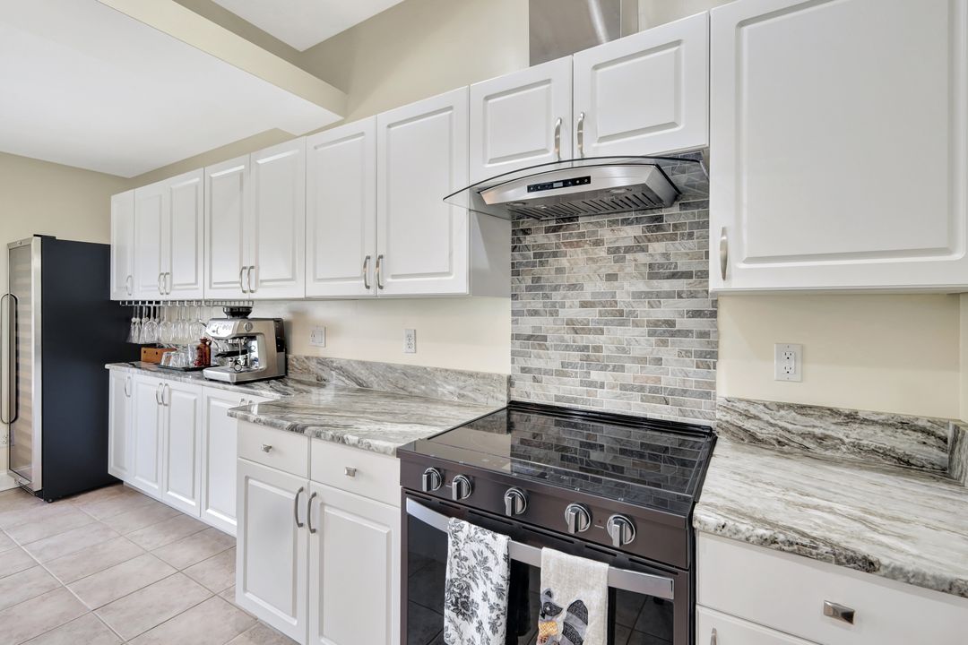 831 SW 17th Terrace, Cape Coral, FL 33991