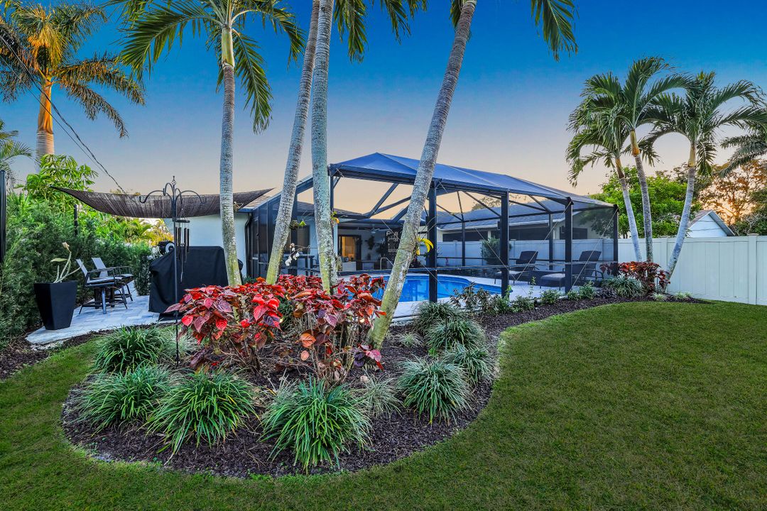 585 100th Ave N, Naples, FL 34108