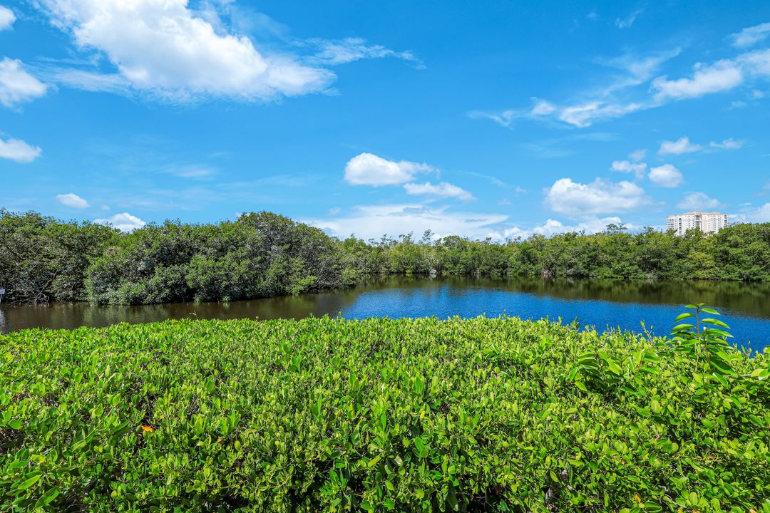 7913 Via Vecchia, Naples, FL 34108
